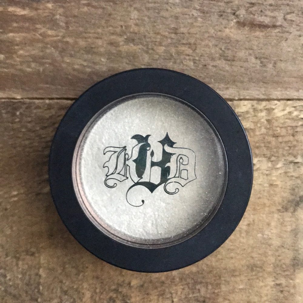 Metal Crush Eyeshadow in Thunderstuck
